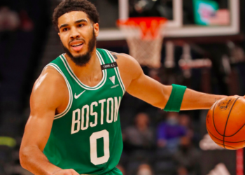 Jayson Tatum de los Boston Celtics se convierte en el primer jugador con menos de 23 años en marcar 40 puntos en 3 juegos oficiales de la NBA