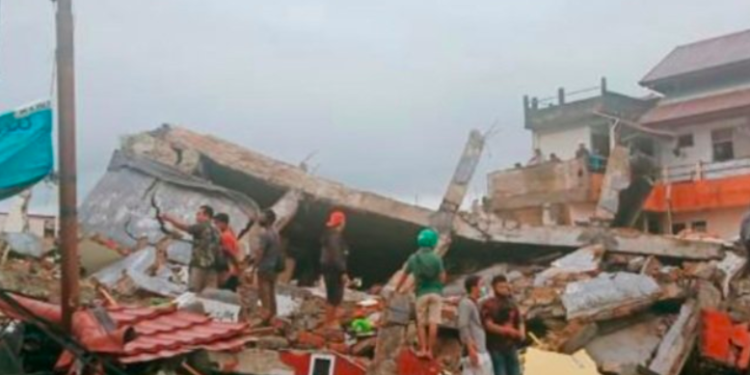 Sismo de 6,2 grados deja más de 40 muertos y más de 800 heridos en Indonesia