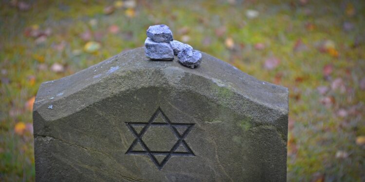 Día Internacional de Conmemoración de las Víctimas del Holocausto; la sombra de la pandemia lleva a reflexionar; señala la ONU