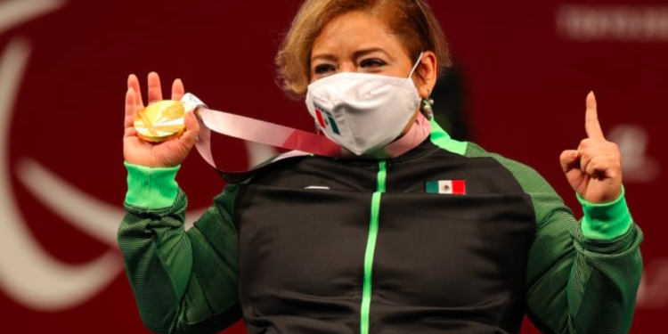 La pesista mexicana Amalia Pérez le da el primer oro a nuestro país