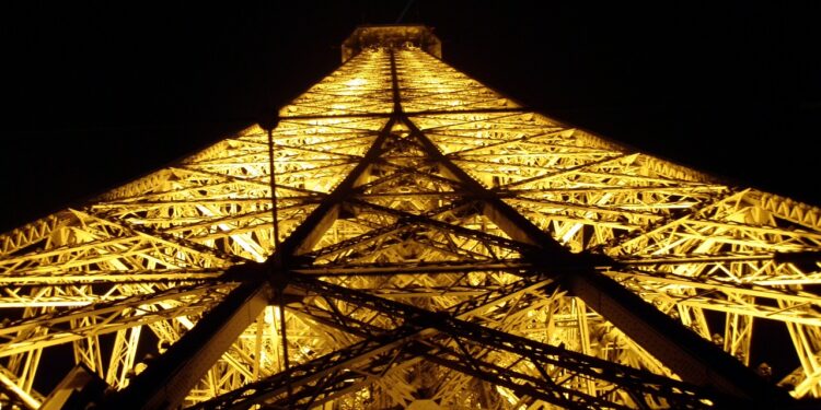 El PSG alquiló la Torre Eiffel para 10 de agosto, ¿anunciarán la llegada de Messi?