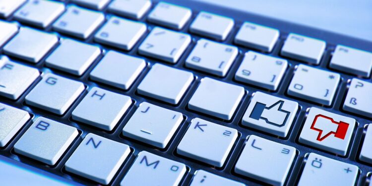 Pérdidas por 7 mil mdd tras 7 horas de caída de WhatsApp, Facebook e Instagram para Mark Zuckerberg