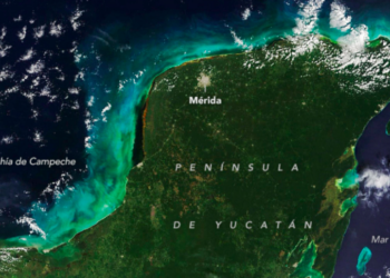 Sedimentos se arremolinan frente a la costa de Yucatán