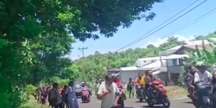 Terremoto de 7.3 sacude a Indonesia