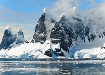 El derretimiento glaciar expone fósiles de ictiosaurios