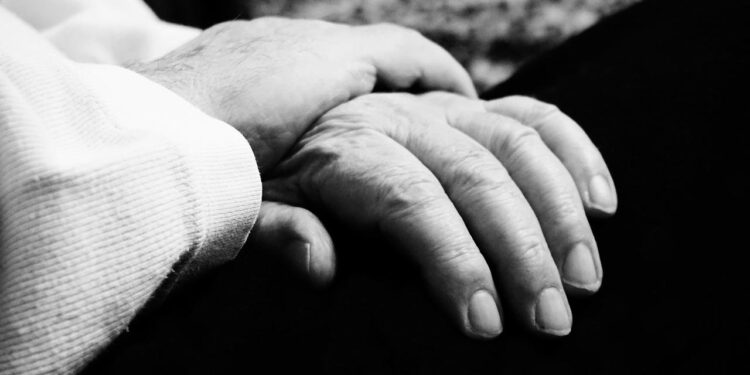 Manifestaciones de Alzheimer repercuten en cuidadores de enfermos con el padecimiento