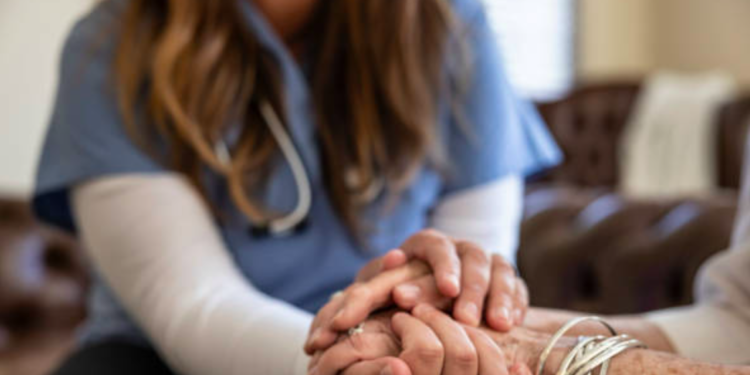 México requiere impulsar empleos en el cuidado de personas