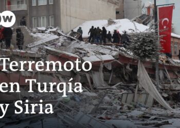 Fuerte sismo de 7,8 grados en la escala de Richter sacude Turquía