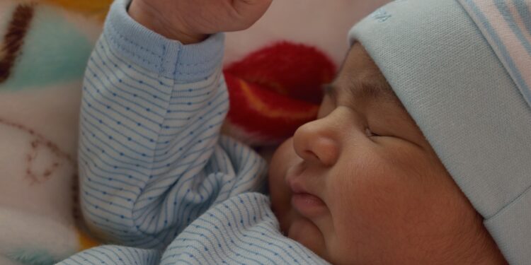 Los gobiernos y el sector privado deben garantizar la lactancia en el lugar de trabajo