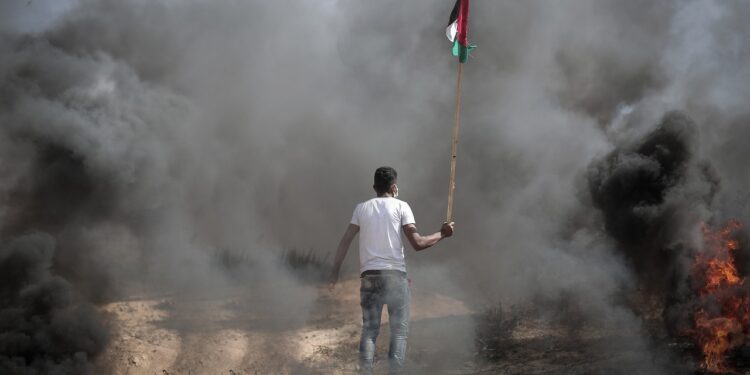 Más de mil palestinos, bajo los escombros de Gaza