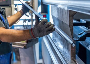 ¿Por qué las empresas están “desesperadas” por contratar migrantes?