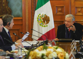 Sostiene AMLO encuentro con congresistas de EEUU