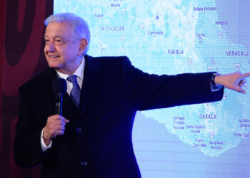 «Los corruptos deberían regresar… lo que se robaron»: López Obrador