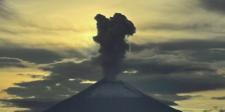 Volcán Popocatépetl aumenta actividad con caída de ceniza