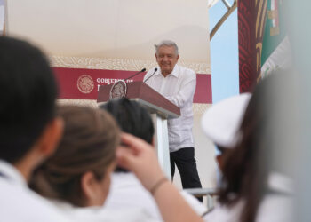 AMLO denuncia campañas de desinformación en redes y advierte sobre riesgos de manipulación