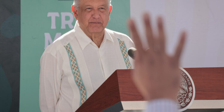 Intensifica López Obrador críticas al Poder Judicial