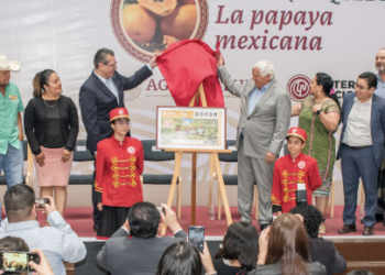 Emite Lotería Nacional billete para exaltar atributos de la papaya mexicana