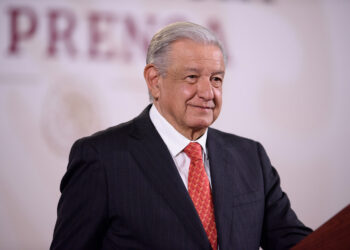 El retén hecho a Sheinbaum podría ser un montaje de los adversarios: AMLO