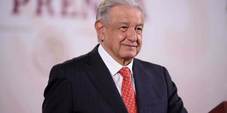 El retén hecho a Sheinbaum podría ser un montaje de los adversarios: AMLO