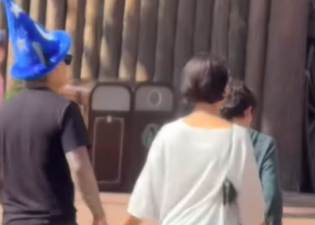 Christian Nodal y Ángela Aguilar fueron vistos en Disney en París