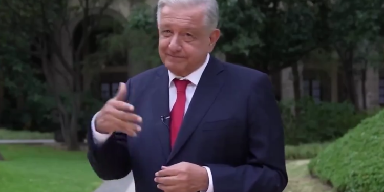 AMLO se despide de los maestros en video