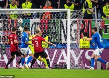 Deslucida Italia gana apenas 2-1 a Albania en Eurocopa