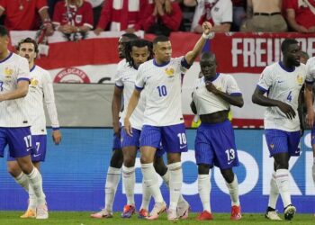 Francia domina pero no convence en debut de la Euro 2024