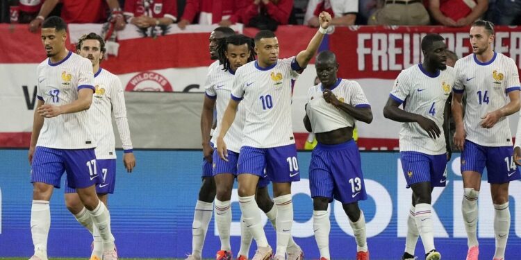 Francia domina pero no convence en debut de la Euro 2024