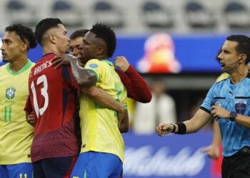Brasil empata con Costa Rica, incluida polémica arbitral