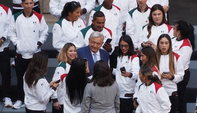 AMLO abandera delegación mexicana rumbo a Juegos Olímpicos París 2024