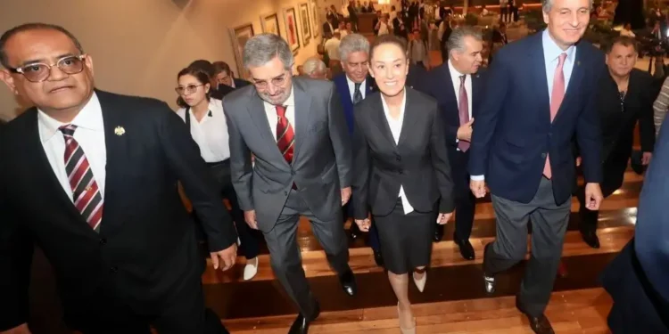 Claudia Sheinbaum se reúne con CCE: «no habrá autoritarismos»
