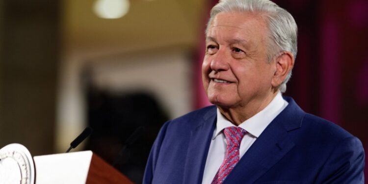 Población migrante contribuye a la economía de Estados Unidos: presidente; adultos mayores connacionales pueden recibir pensión