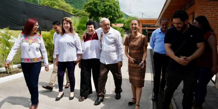 Sheinbaum acompaña a AMLO a supervisar Universidades para el Bienestar