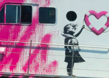 Retienen a barco de rescate de migrantes financiado por Banksy