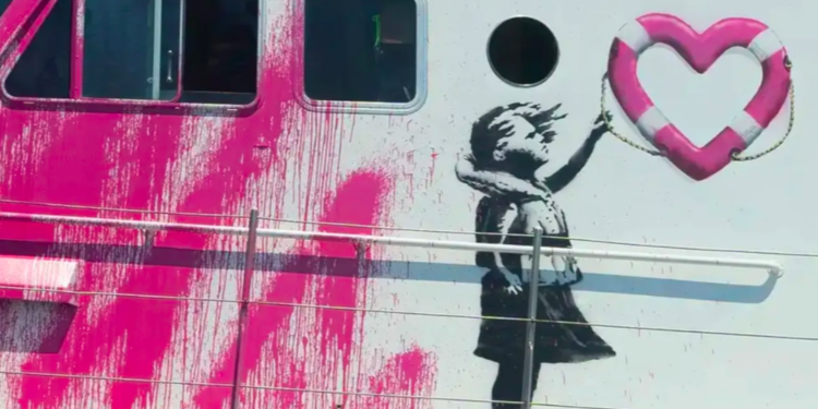 Retienen a barco de rescate de migrantes financiado por Banksy