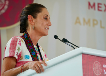 AMLO recomienda a Sheinbaum considerar a empresas constructoras para próximos obras