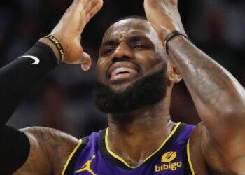 L.A. Lakers firma a LeBron James por dos temporadas más