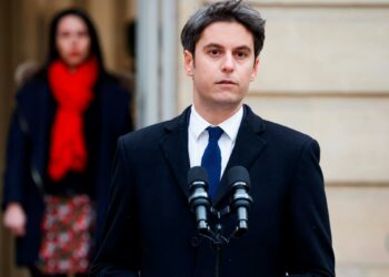 Dimitirá Primer Ministro francés tras elecciones este domingo