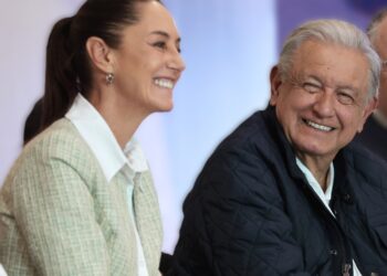 AMLO destaca logros económicos: reducción de pobreza y aumento de ganancias para empresarios y banqueros