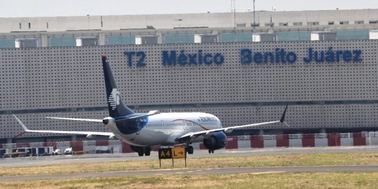 Se Restablecen Operaciones en Aeropuertos Tras Caos por Apagón Informativo: Profeco