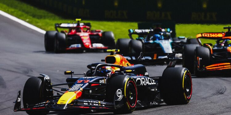 No para el desfonde de Checo Pérez; termina séptimo en Bélgica