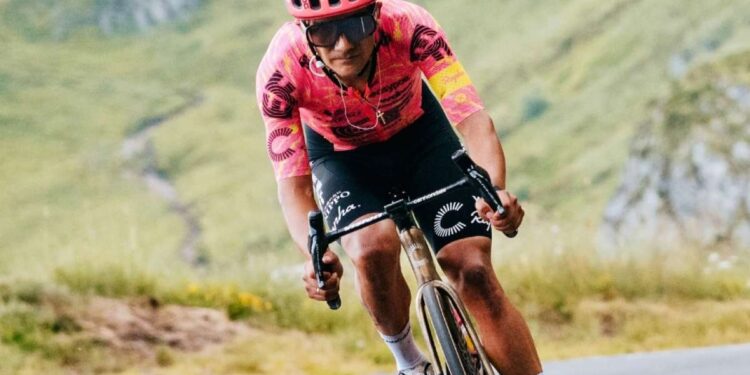En la etapa 17 de ciclismo del Tour de Francia, se impone Richard Carapaz