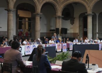 Asegura Claudia Sheinbaum a padres de Ayotzinapa que el caso no será olvidado