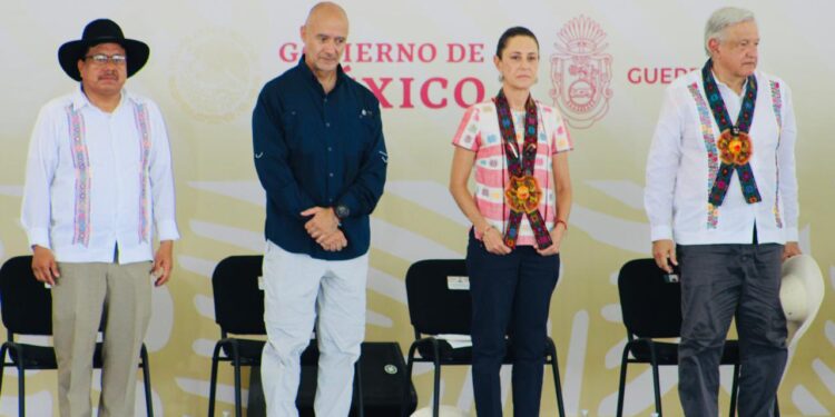 AMLO y Sheinbaum cierran gira multitudinaria en Guerrero