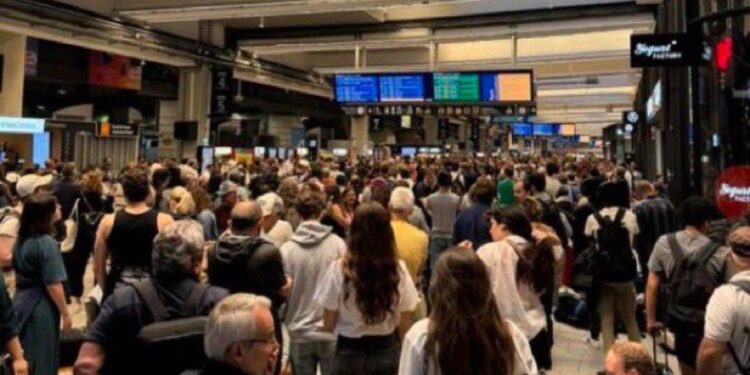 Avanza normalización del sistema de transporte en Francia luego de fallos