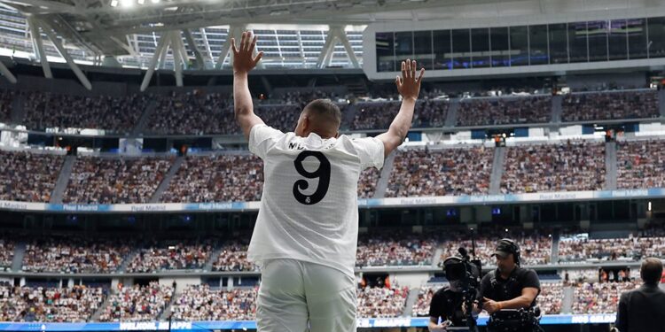 Presentan en el Santiago Bernabéu a Kylian Mbappé como nuevo jugador del Real Madrid