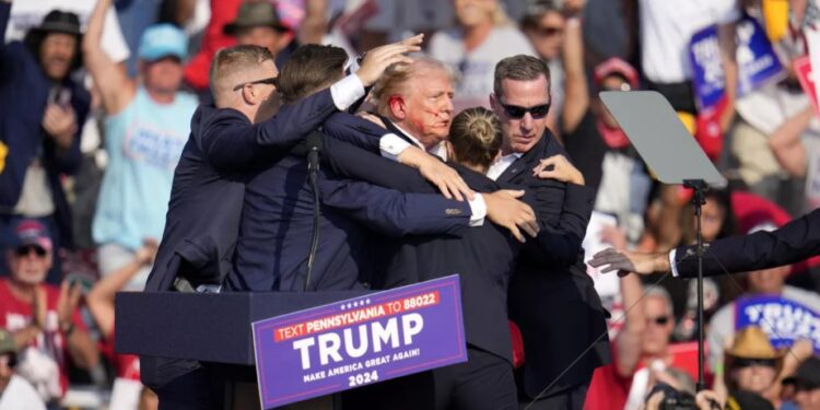 Donald Trump, herido tras atentado durante evento de campaña