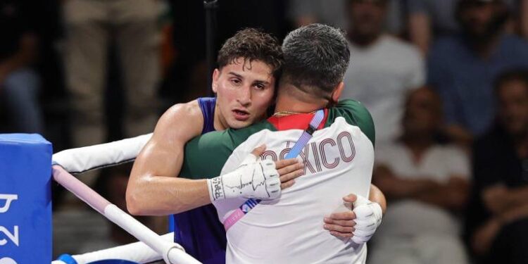 Marco Verde avanza en boxeo a cuartos de final en París 2024