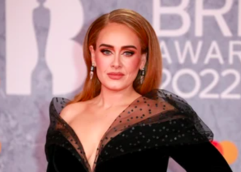 Adele triunfa con presentación en Alemania