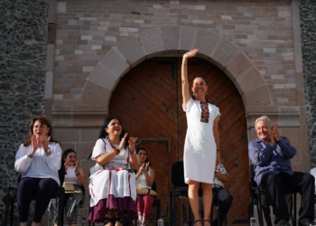 AMLO proyecta a Claudia Sheinbaum como la mejor presidenta del mundo